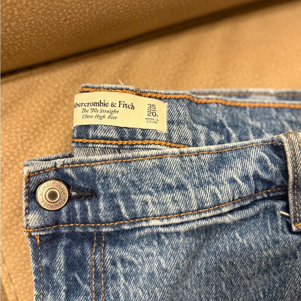 Abercrombie & Fitch Light Wash Denim Straight Jeans
